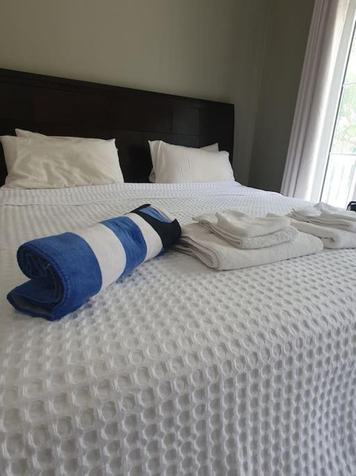 הוילה Orange Bay Townhouse By The Bay, Little Bay Country Club ,Negril מראה חיצוני תמונה