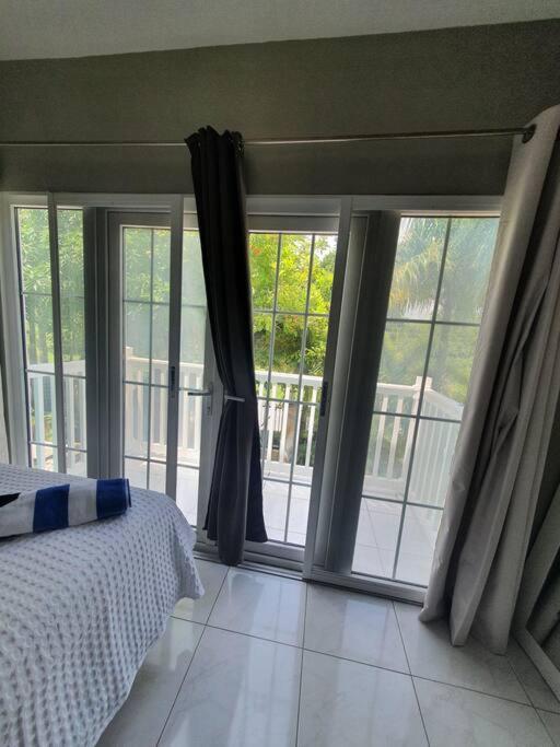הוילה Orange Bay Townhouse By The Bay, Little Bay Country Club ,Negril מראה חיצוני תמונה