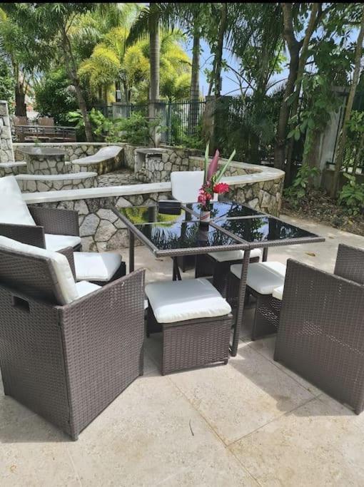 הוילה Orange Bay Townhouse By The Bay, Little Bay Country Club ,Negril מראה חיצוני תמונה