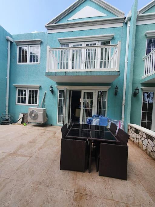 הוילה Orange Bay Townhouse By The Bay, Little Bay Country Club ,Negril מראה חיצוני תמונה