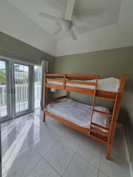 הוילה Orange Bay Townhouse By The Bay, Little Bay Country Club ,Negril מראה חיצוני תמונה
