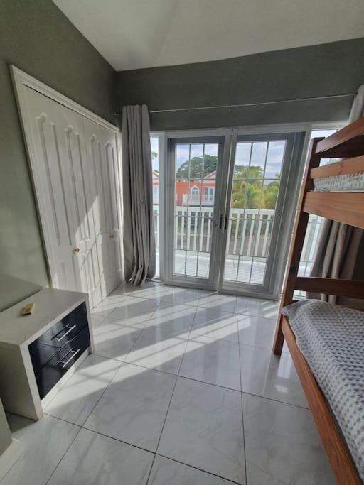 הוילה Orange Bay Townhouse By The Bay, Little Bay Country Club ,Negril מראה חיצוני תמונה
