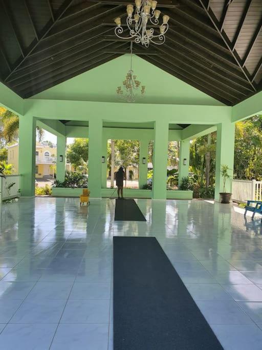 הוילה Orange Bay Townhouse By The Bay, Little Bay Country Club ,Negril מראה חיצוני תמונה