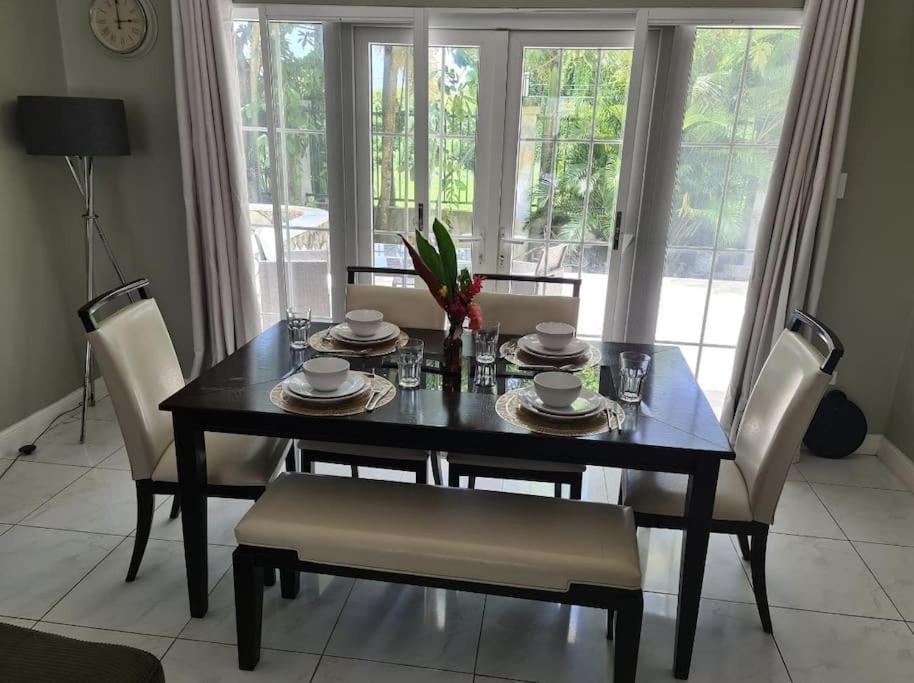 הוילה Orange Bay Townhouse By The Bay, Little Bay Country Club ,Negril מראה חיצוני תמונה